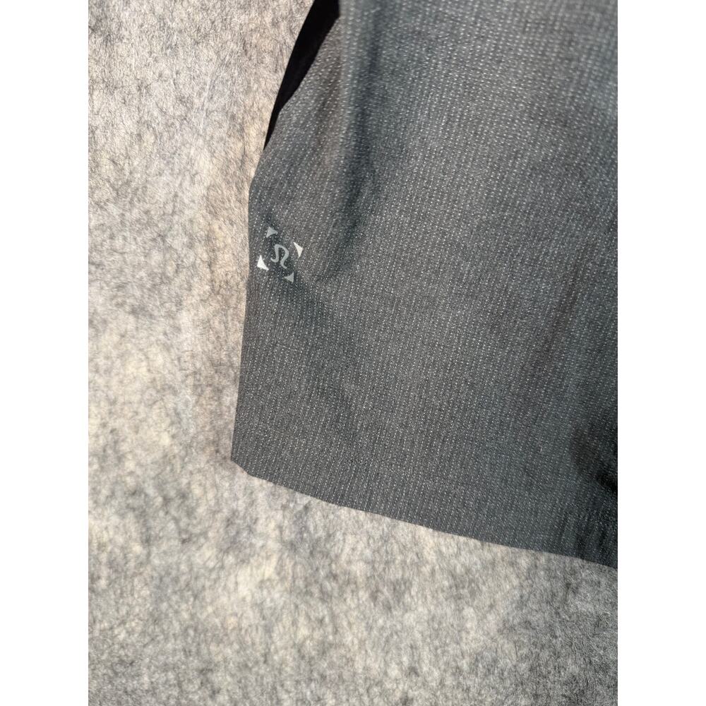 Lululemon Namaste At The Beach Mens Large 9" Gray Black Lined Athletic Shorts - Picture 4 of 8